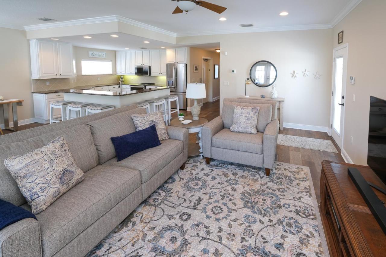 Hibiscus Hideaway Condo Walk To Historic Bridge St Bradenton Beach Exterior photo