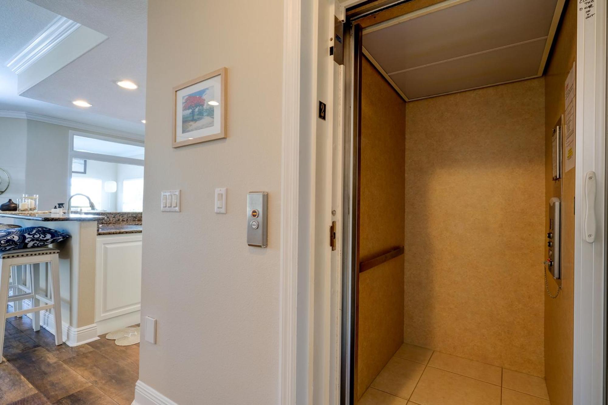 Hibiscus Hideaway Condo Walk To Historic Bridge St Bradenton Beach Exterior photo