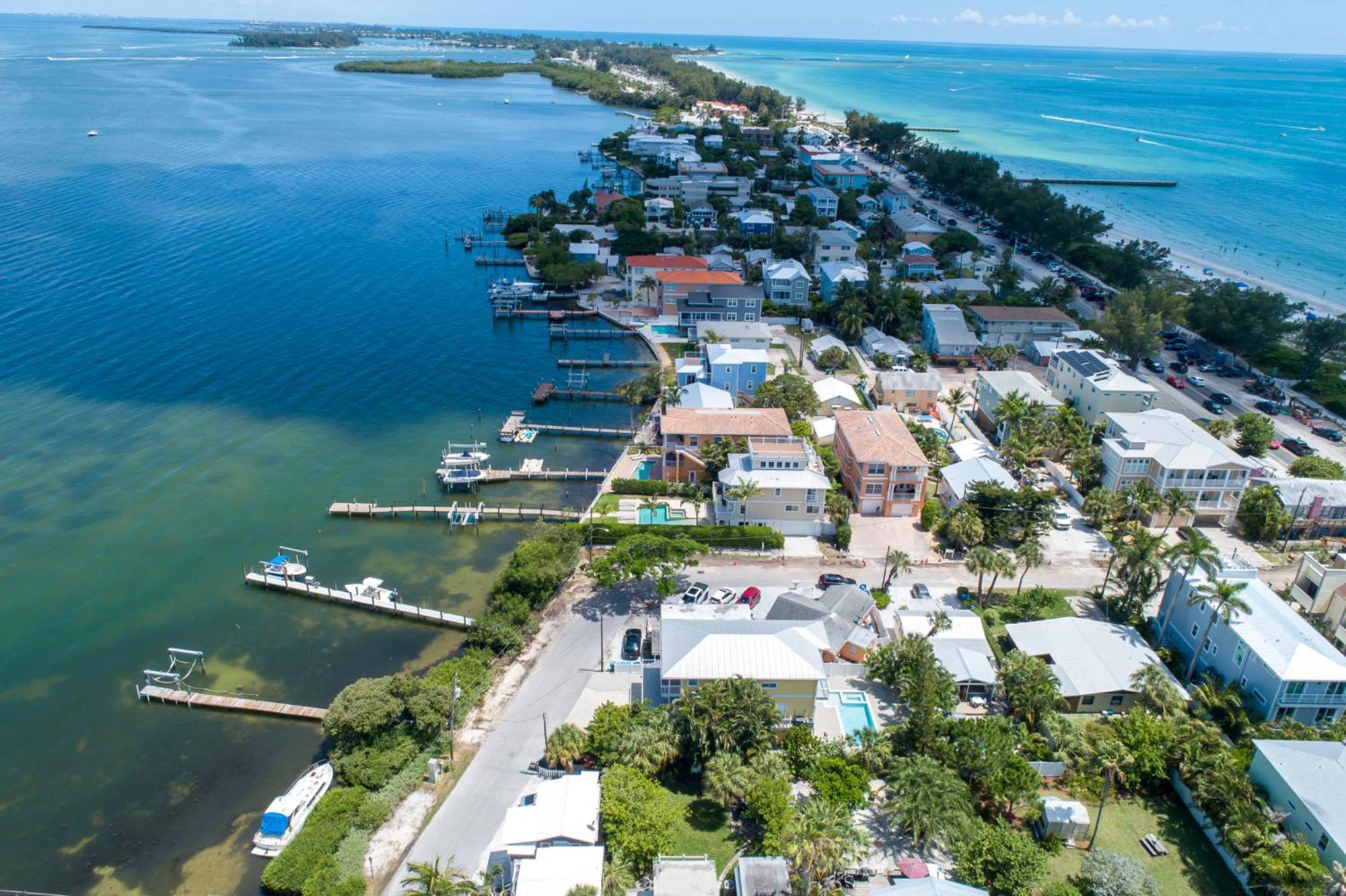 Hibiscus Hideaway Condo Walk To Historic Bridge St Bradenton Beach Exterior photo